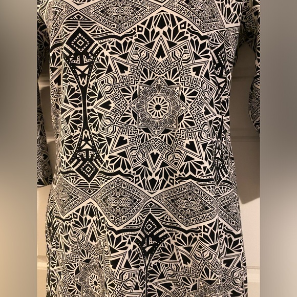 G21 Dress Geo Surprise Contour
Bodycon Black White Size M - Picture 3 of 7